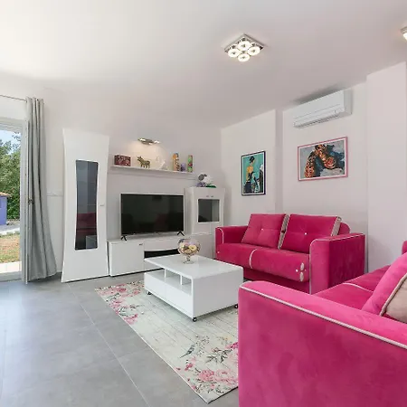 Strandnahe Steinvilla Nur 800 Meter Zum Mit Privatpool, Bbq, Waschmaschine بيت للعطل *